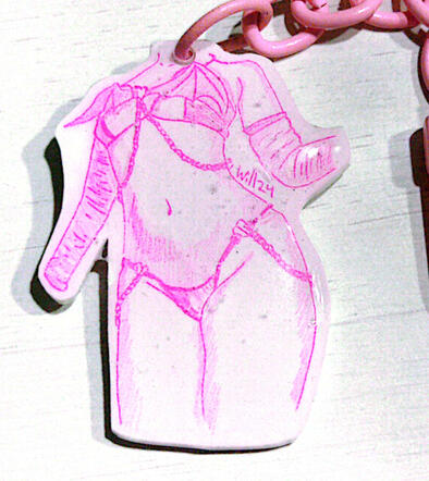 Lencería rosa a lápiz con alas