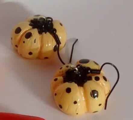 (A) Calabazas inspiradas por Yayoi Kusama