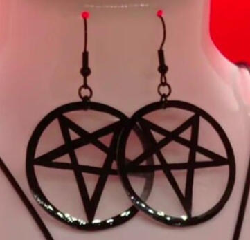 (A) Pentagrama invertido