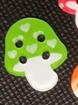 Setita verde con corazones