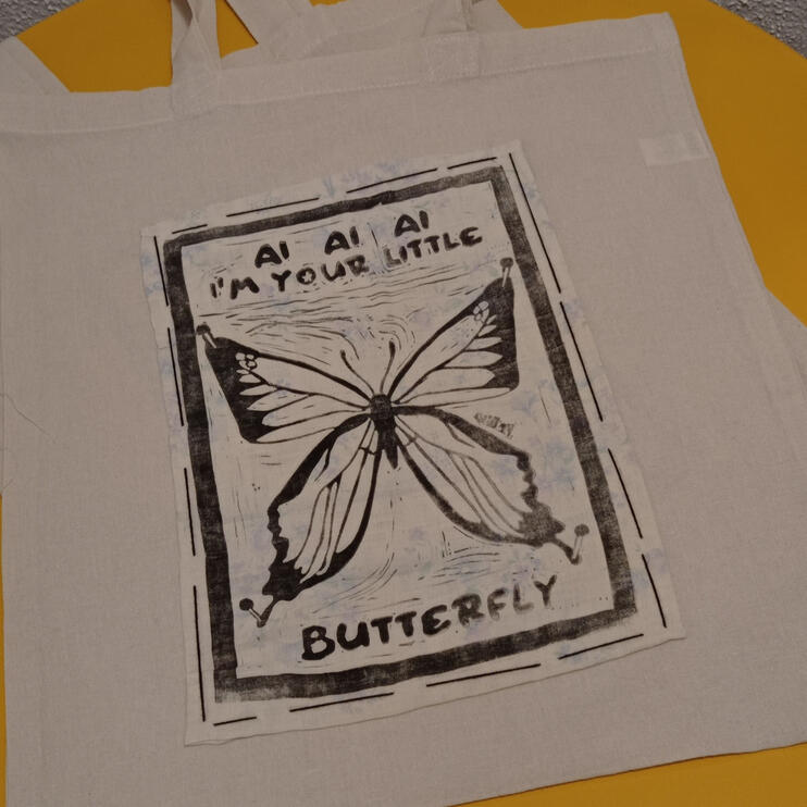 Ai Ai Ai negro sobre flores claras