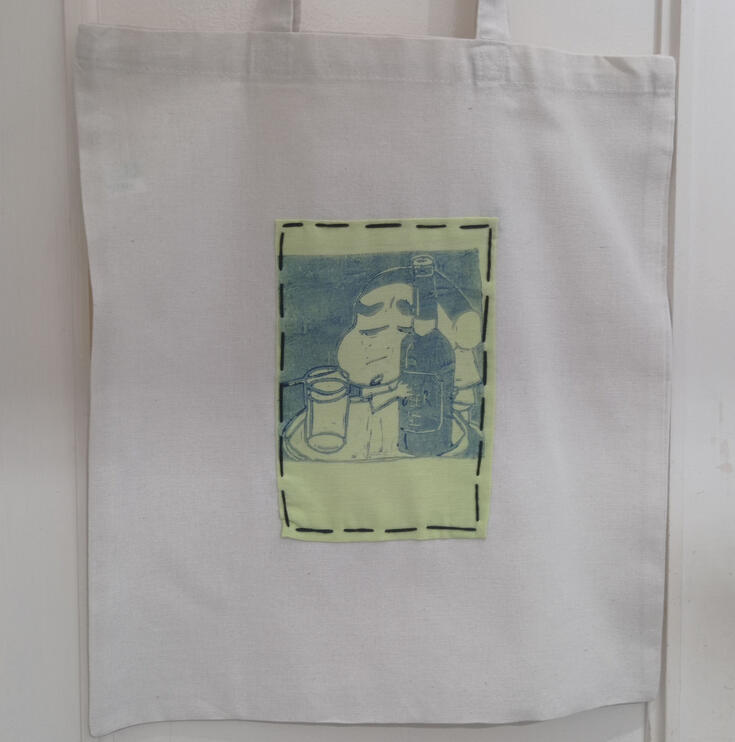 (A)Shin chan con cerveza azul en verde